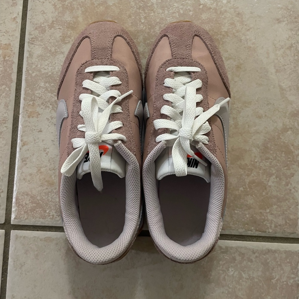 Brand new Nike sneakers women 6.5